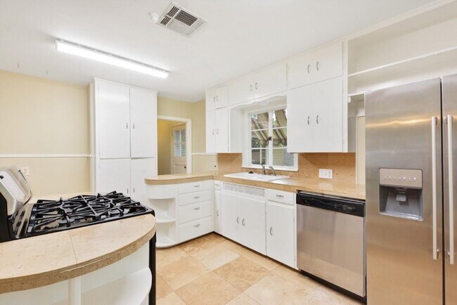 Building Photo - 3214 Bonnie Rd