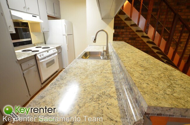 Building Photo - 2 br, 1 bath House - 5061 Rhode Island Dr. #2