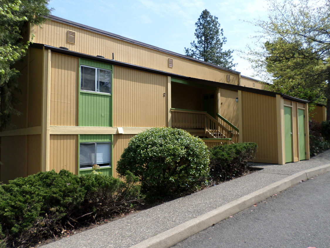 Building Photo - Clearwater Manor