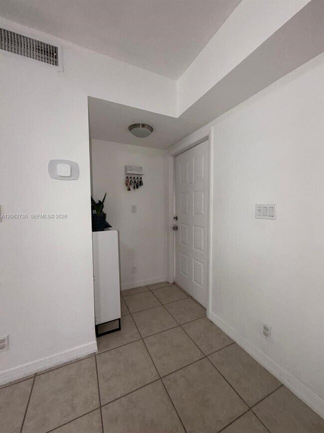 Foto del edificio - 12193 Royal Palm Blvd