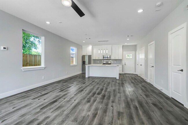 Foto del edificio - 9306 E Avenue L