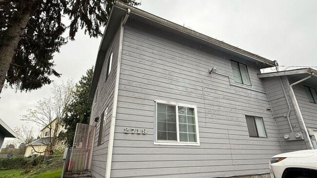 Building Photo - Large bedroom for rent! Private bathroom