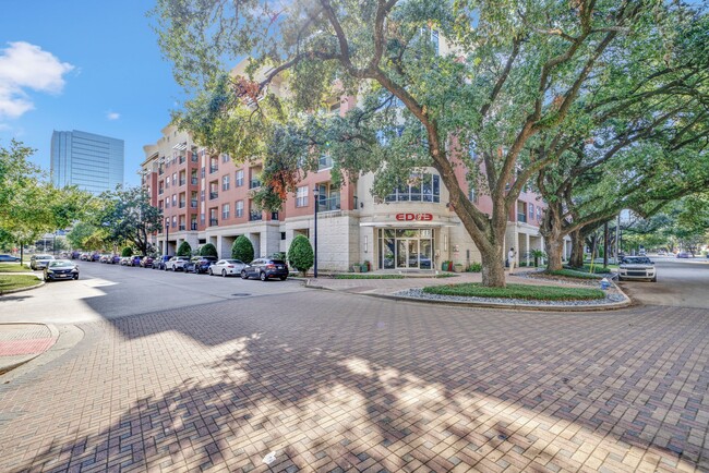 Foto del edificio - 300 St Joseph Pkwy