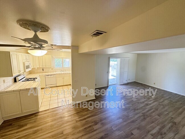 Foto del edificio - 45362 Sunset Ln