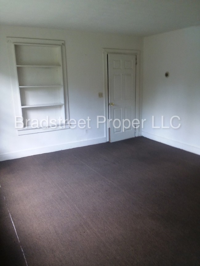 Building Photo - 4022 Young Ave