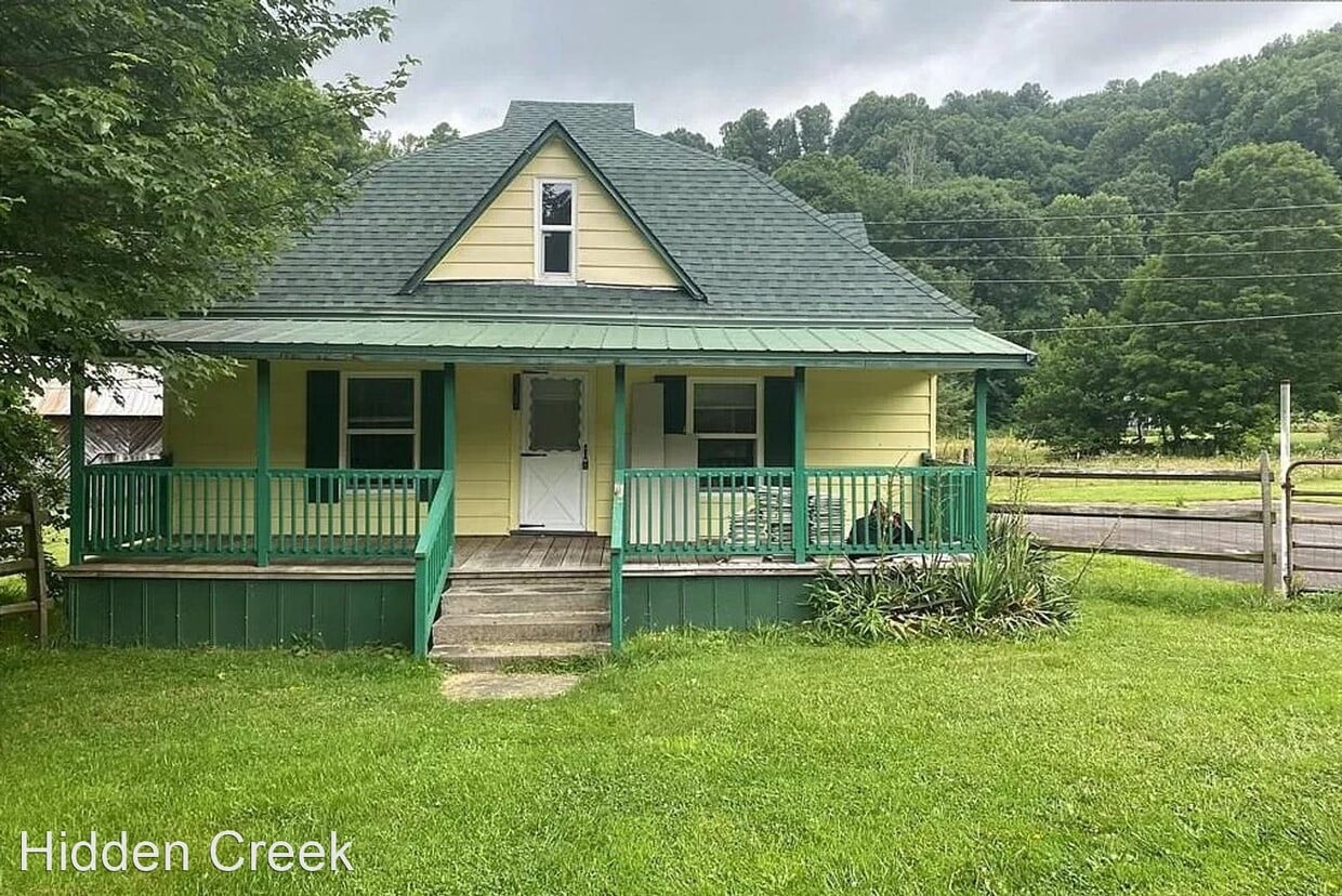 2 br, 1 bath House 7733 Old US Hwy 421 House Rental in Zionville