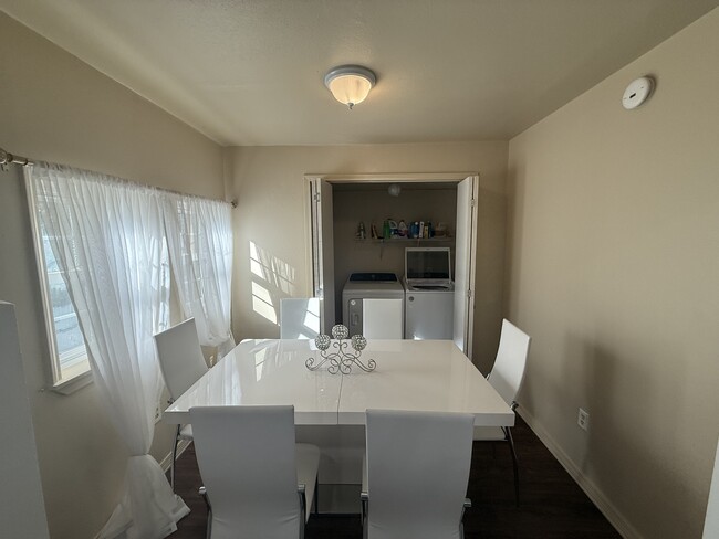 Building Photo - 1215 E Beverly St