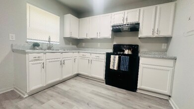 Building Photo - 2560 La Deara Crest Ln