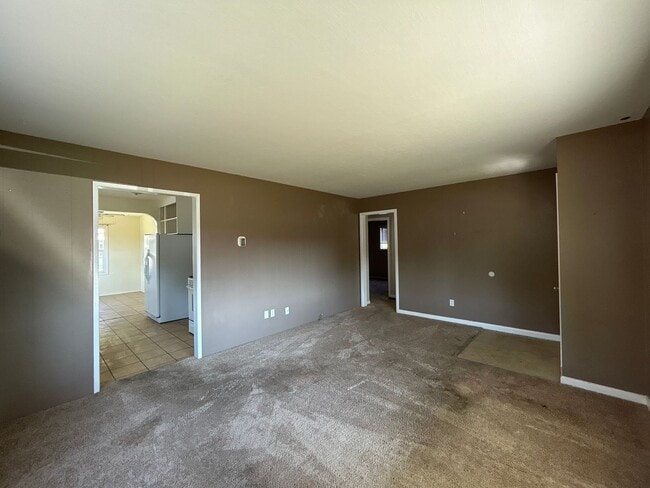 Building Photo - 2 Bedroom / 1 Bath House in Madras