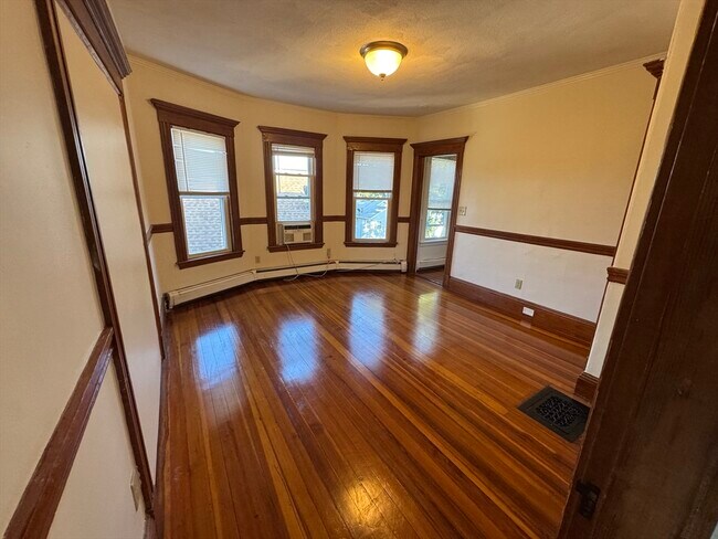 Building Photo - 139 Cottage St