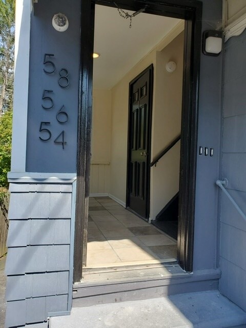Entry Way - 54 Pulaski St