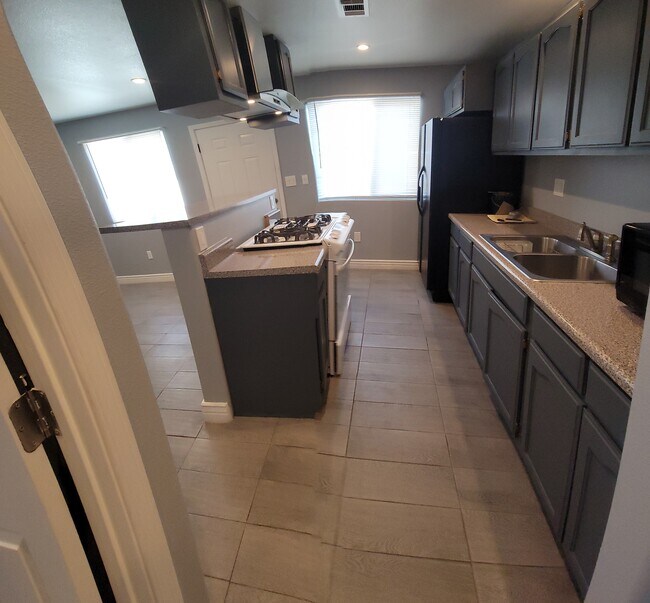 Foto del edificio - 19449 Ingomar St