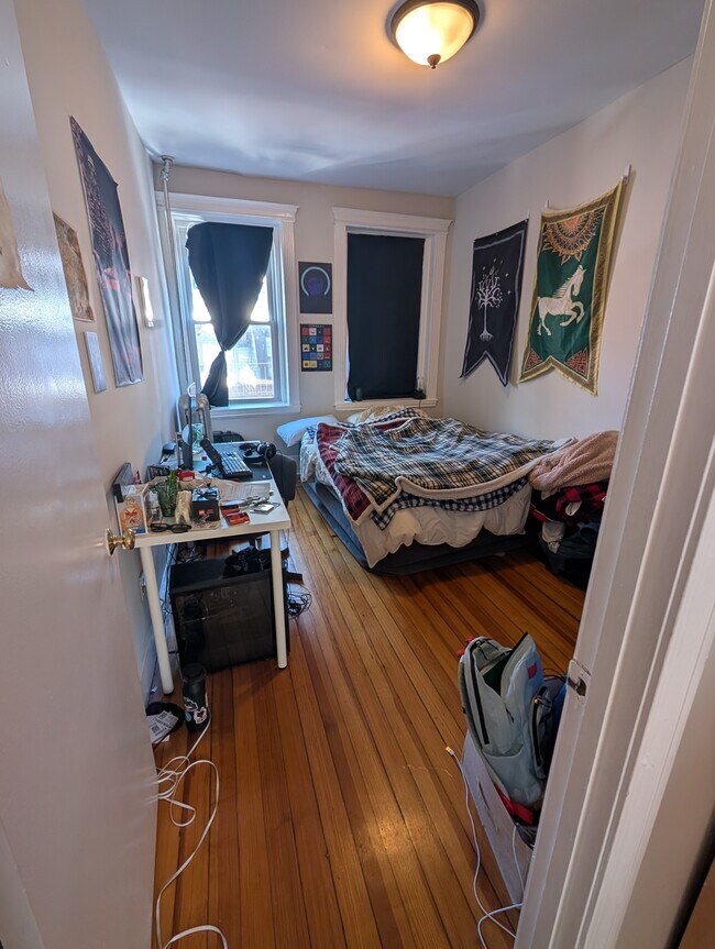 Building Photo - 70 Joy St