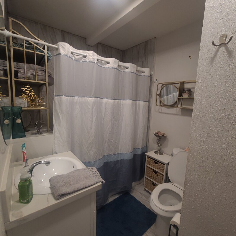Foto del edificio - 1625 E 10th St