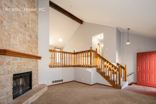 Foto del edificio - Spacious Split Level w/finished bsmt + fen...