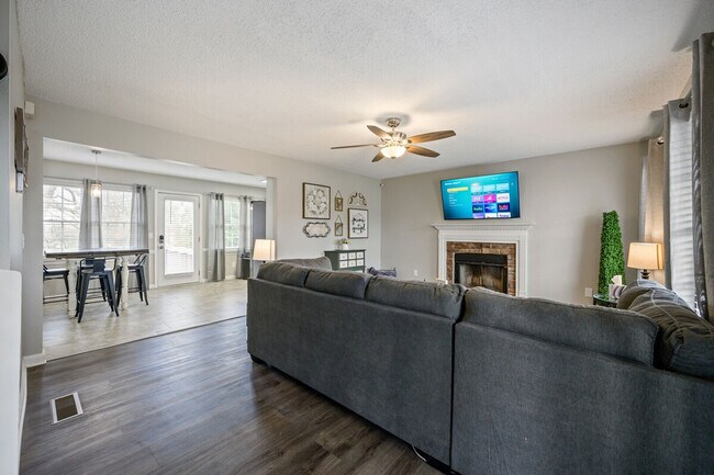 Building Photo - 23 Magnolia Ct