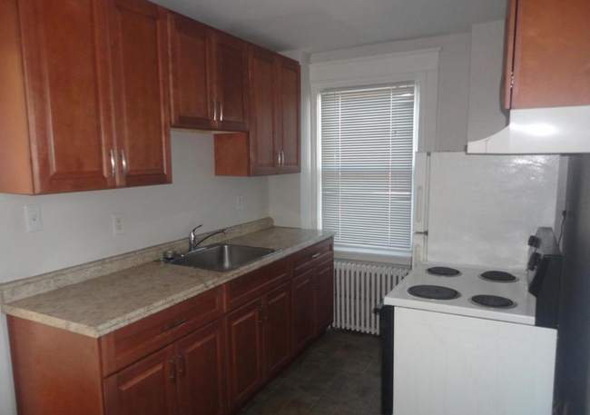 Building Photo - 23 Saxer Ave