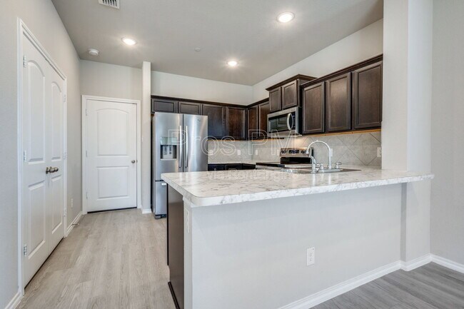 Foto del edificio - 3537 Brentwood Dr