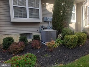 Building Photo - 5002 Essex Ln