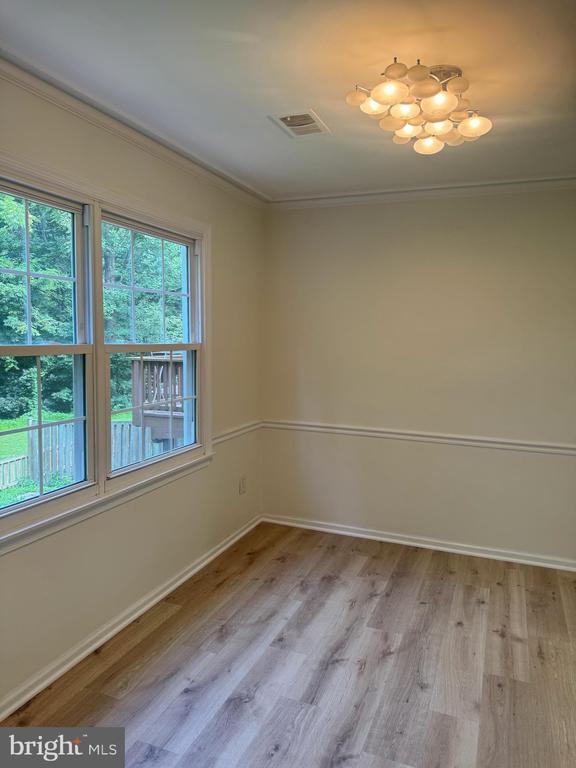 Building Photo - 5230 Lonsdale Dr