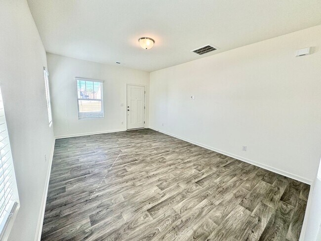 Foto del edificio - BEAUTIFUL 3BD/2.5BTH Townhome - Belmont - ...