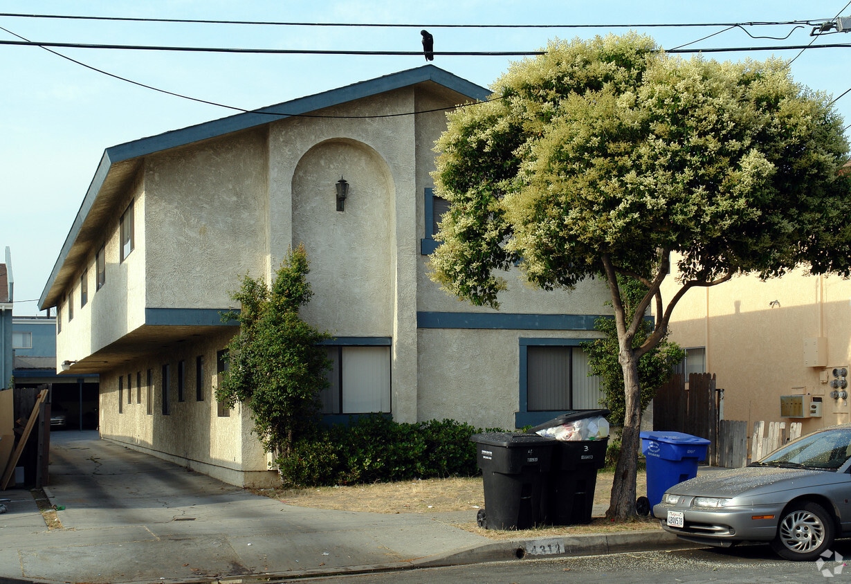 Foto del edificio - 4312 W 145th St
