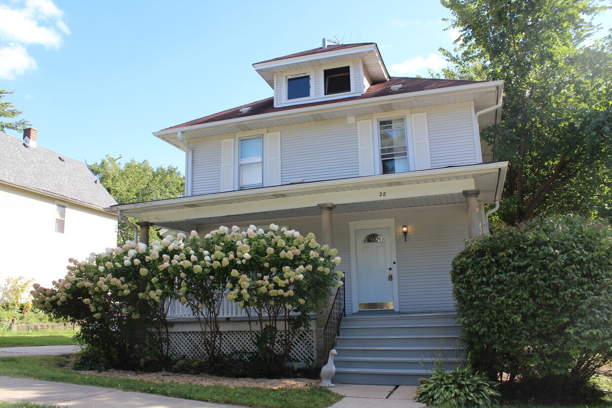 Primary Photo - 28 W Franklin Ave