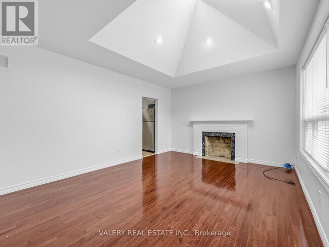 Photo du bâtiment - 1366 Applewood Rd
