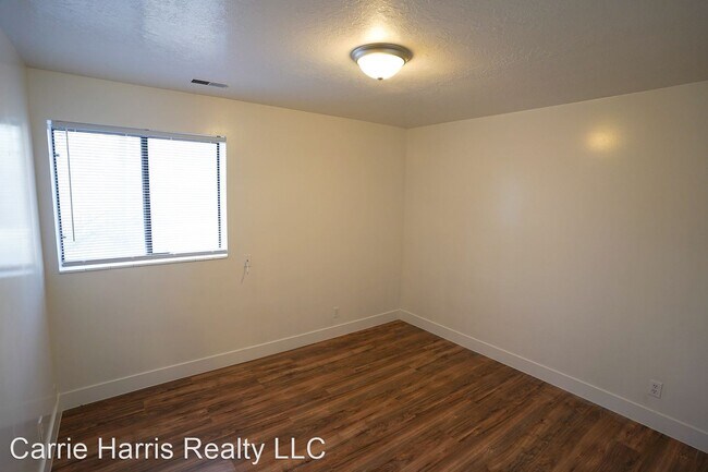 Building Photo - 3075 Van Buren Ave