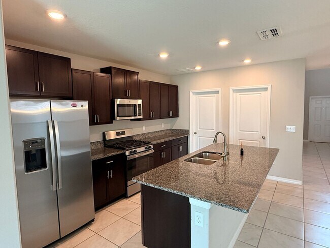 Building Photo - 10363 Shady Preserve Dr