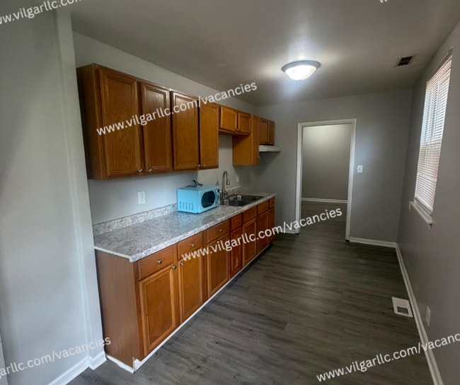 Building Photo - 4842 Northcote Ave