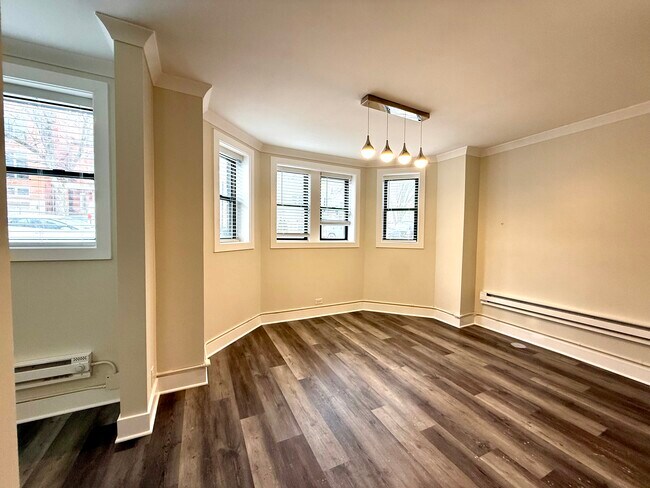 Foto del edificio - 3838 N Greenview Ave