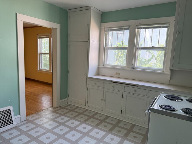 Foto del edificio - 466 W Grand Ave