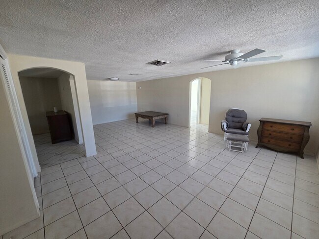 Foto del edificio - 9105 Hermitage Ln
