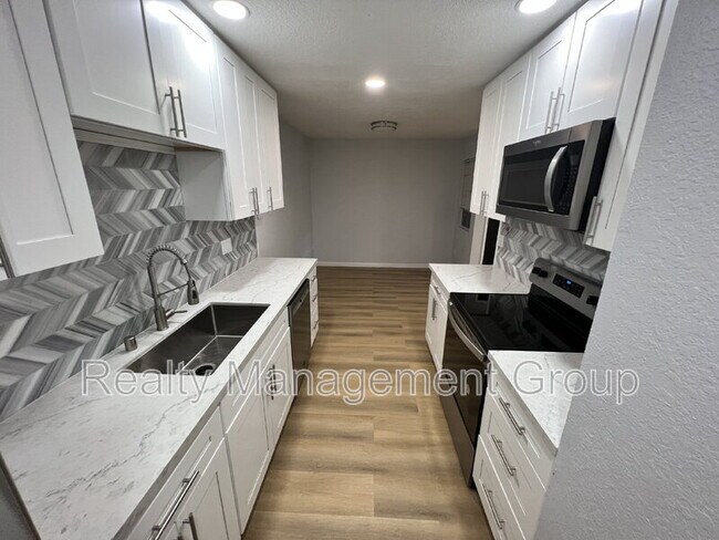 Foto del edificio - 1013 S Sunshine Ave