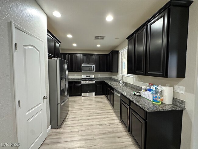 Foto del edificio - 7703 Peaceful Trellis Dr