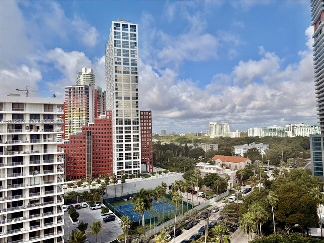 Building Photo - 1450 Brickell Bay Dr