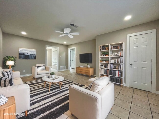 Modern 2 Bed for Rent – Minutes from Pinnacle Hills and Pleasant Crossing - Modern 2 Bed for Rent – Minutes from Pinnacle Hills and Pleasant Crossing Apartment