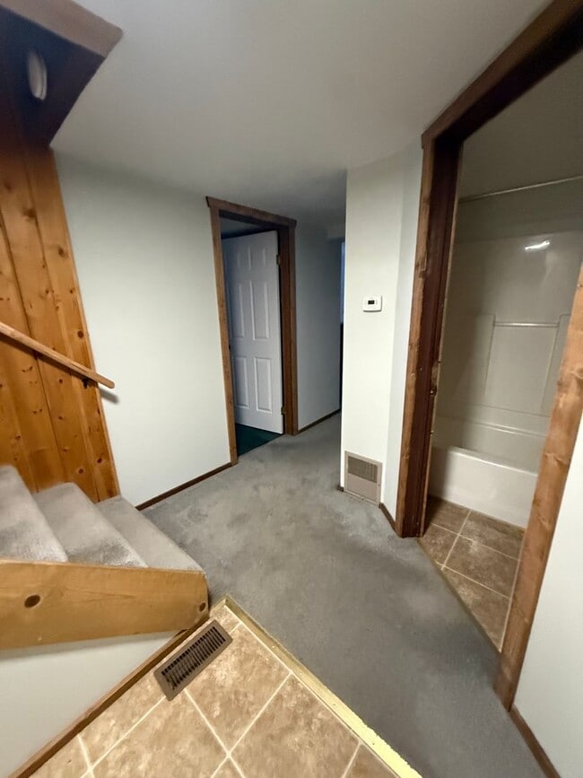 Building Photo - Spacious 3-Bedroom, 2-Bath Home, Just Outside of Town – Pets Welcome!