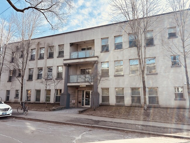 Building Photo - 1554-1554 King St W