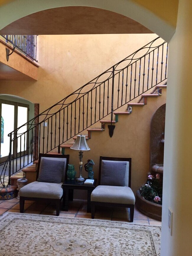 Building Photo - 7429 Mesa Dr