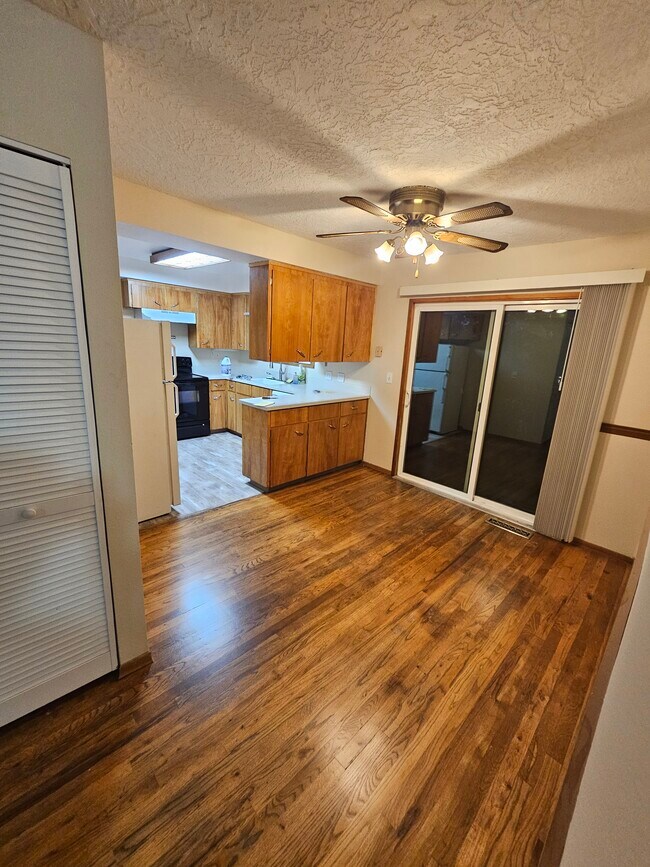 Dinning room - 6336 SE Cedarcrest Dr