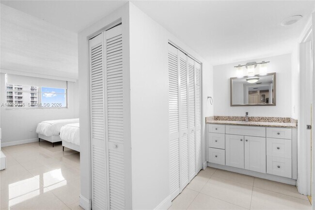 Foto del edificio - 9273 Collins Ave