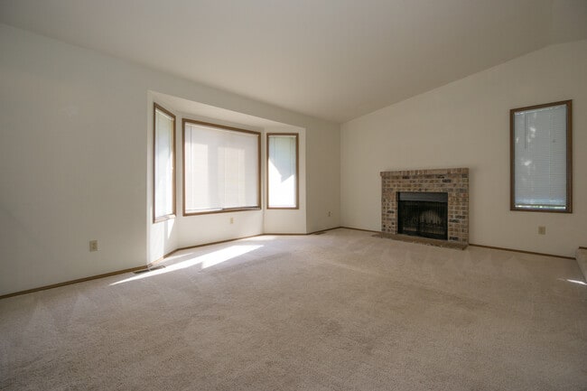 Building Photo - 16708 SE 40th Pl