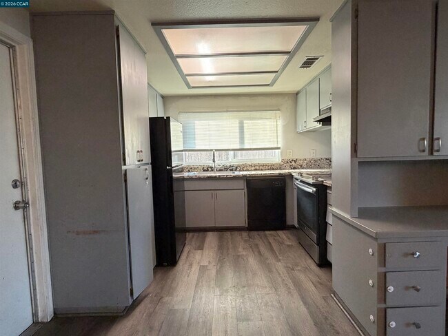 Building Photo - 2406 White Birch Dr