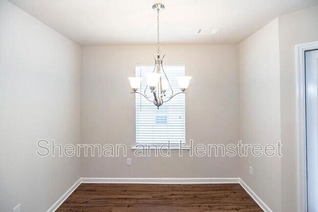 Building Photo - 752 Tarvin Cir