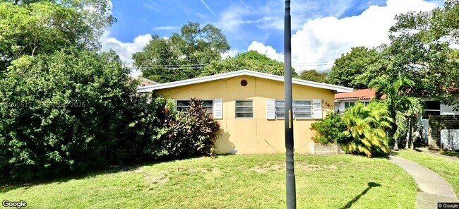 Foto del edificio - 8940 NE 2nd Ave