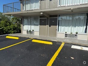 Building Photo - 5020 W Irlo Bronson Memorial Hwy