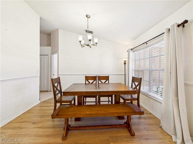 Foto del edificio - 18561 Olive Rd