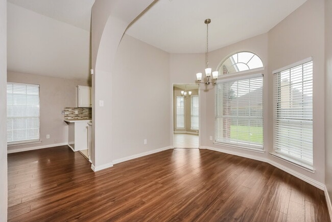Building Photo - 2613 Clovermeadow Dr
